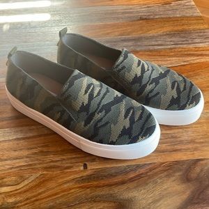 Steve Madden -low platform sneaker